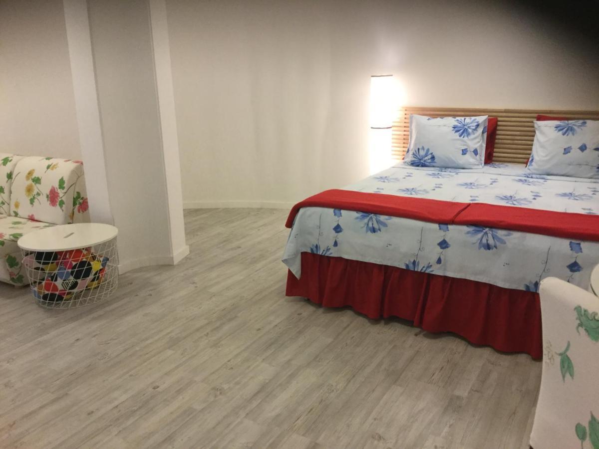 Red Cozy Stay Limassol Pokój zdjęcie