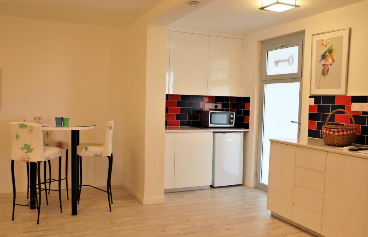 Red Cozy Stay Limassol Zewnętrze zdjęcie