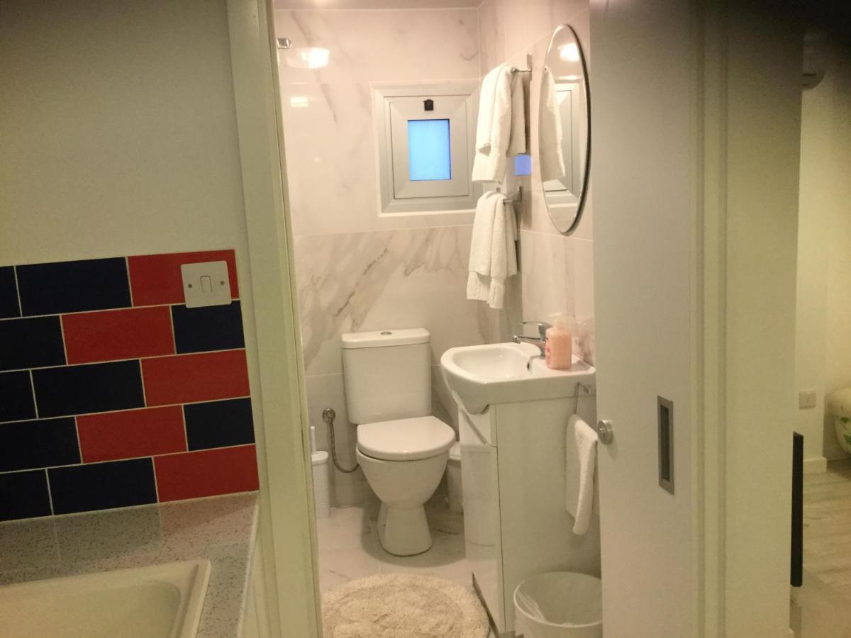 Red Cozy Stay Limassol Zewnętrze zdjęcie